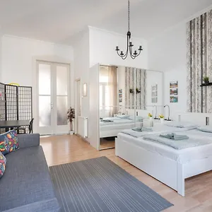 K10 - Kazinczy Street Heritage - Location By Bqa Apartment